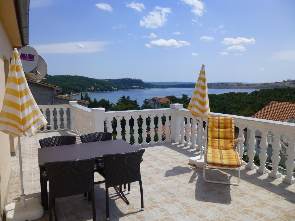 Apartments Villa Rosmarin Omišalj Dış mekan fotoğraf