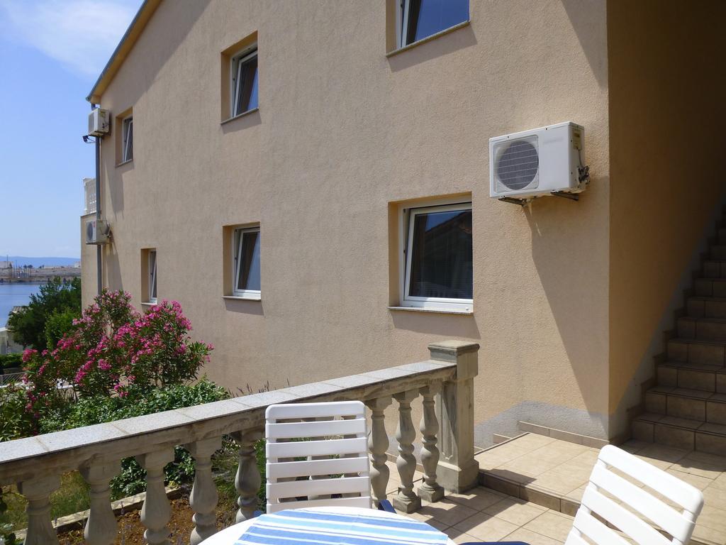 Apartments Villa Rosmarin Omišalj Dış mekan fotoğraf