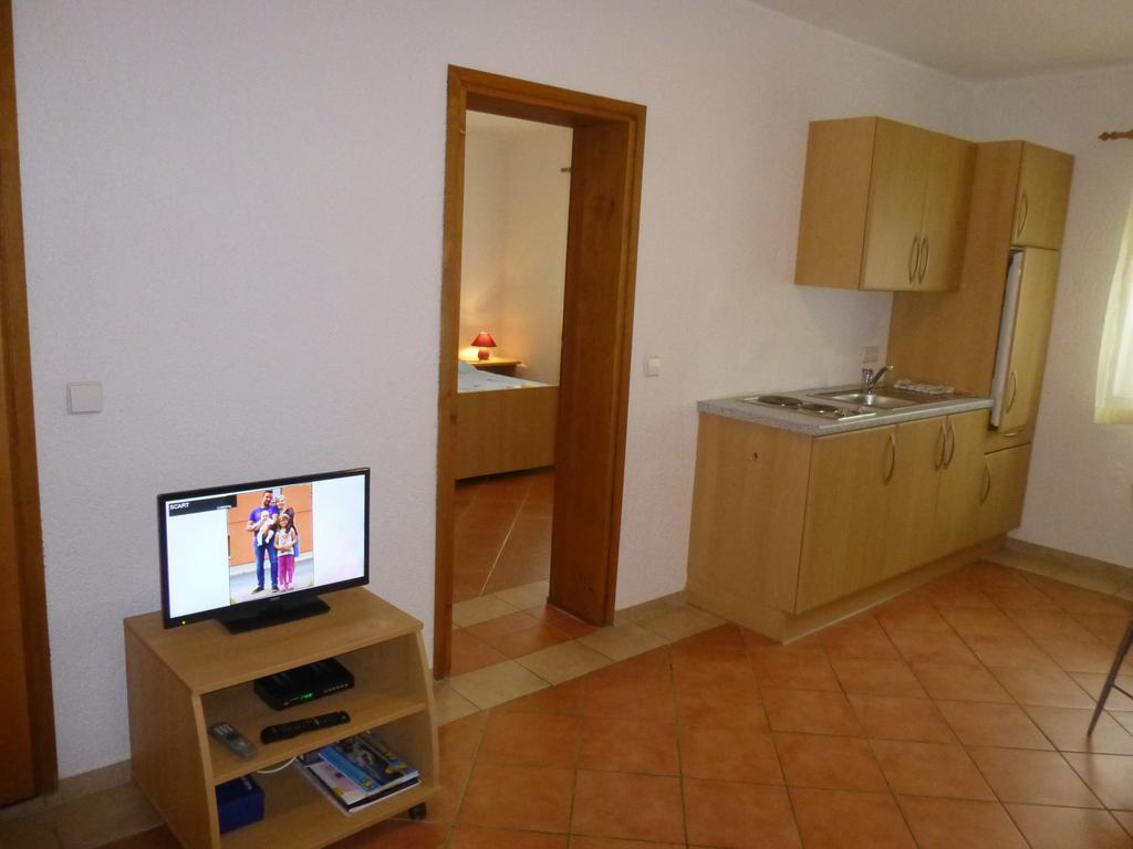 Apartments Villa Rosmarin Omišalj Dış mekan fotoğraf