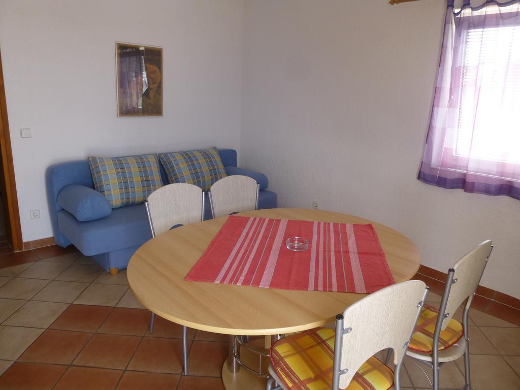 Apartments Villa Rosmarin Omišalj Dış mekan fotoğraf