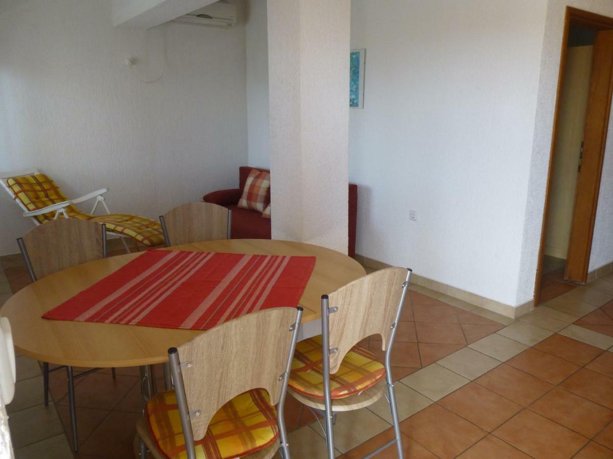 Apartments Villa Rosmarin Omišalj Dış mekan fotoğraf