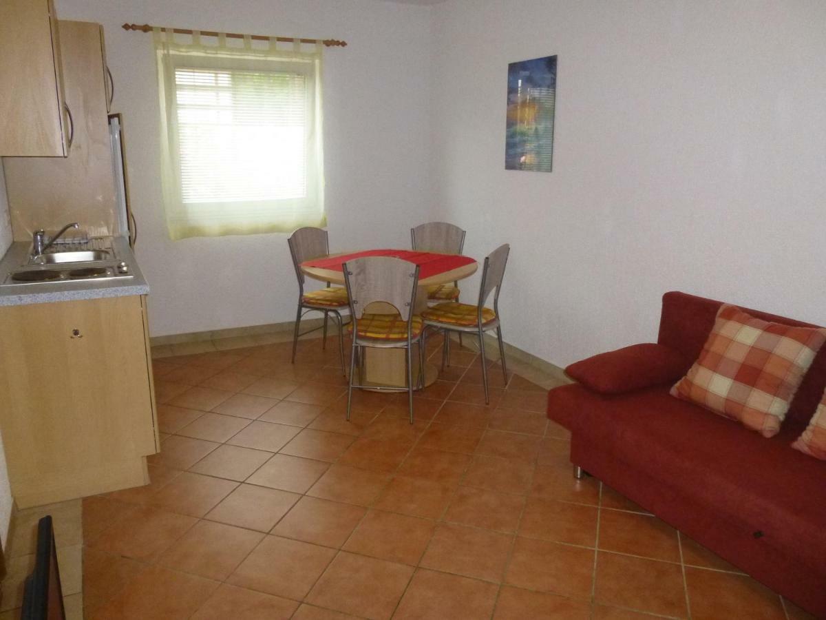 Apartments Villa Rosmarin Omišalj Dış mekan fotoğraf