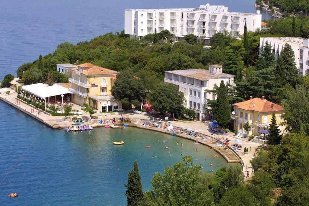 Apartments Villa Rosmarin Omišalj Dış mekan fotoğraf